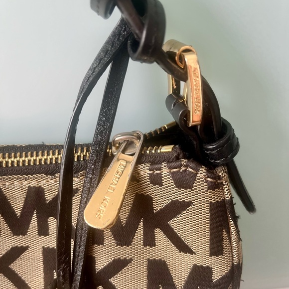 Michael Kors Jet Set Signature Jacquard Logo Canvas Shoulder Bag - Picture 2 of 4